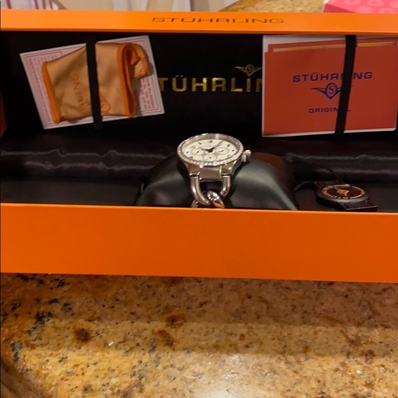 Womens Watch - Picture 8 of 9